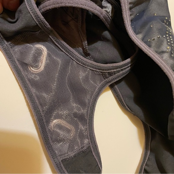 Marlies Deckers gray  satin and sequin's bras & 2 assorted panties. M - Picture 12 of 13